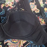 لباس زیر|لباس|قم, ژاندارمها|دیوار