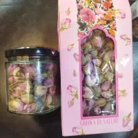 گل گاوزبان افسنطین، غنچه گل سرخ، چای سفید بلومینگ