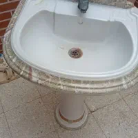 یک عددروشویی سرامیکی