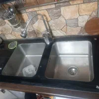 سینک شیشه یی کاملا سالم وتمیز