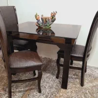 میز ناهار خوری در حد نو