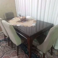 نهارخوری ۶ نفره در حد نو و مبل راحتی ۸ نفره