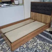 تخت یک و نیم نفره