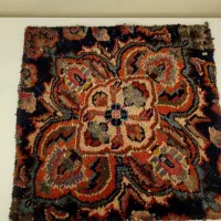 ۵ تکه فرش دستبافت قدیمی مناسب کارهای هنری