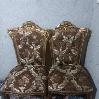 دوعدد صندلی