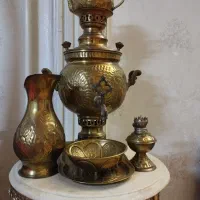 سماور زغالی و میز