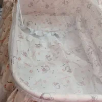 گهواره  چرخدارتاشو کنار تخت مادر|تخت و صندلی بچه|مشهد, حجاب (شهرک غرب)|دیوار