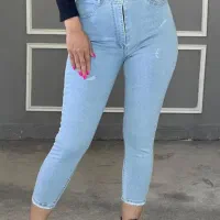 تعداد زیادی شلوار جین جذب زنانه به فروش میرسد