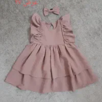 تعدادی لباس بچگانه