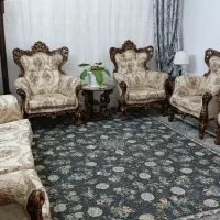 مبل سلطنتی۹نفره به همراه ۲عدد عسلی و میز بزرگ وسط
