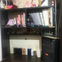 میز کامپیوتر و کتابخانه