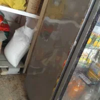 یک عدد یخچال صنعتی