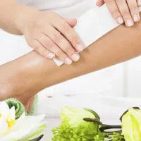 خدمات اپلاسیون میکروابروشیدینگ لب