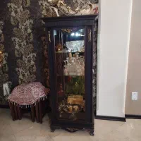ویترین چوبی کاملا سالم و شیک و کم جا دوعدد شکل هم