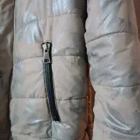 کاپشن|کفش و لباس بچه|میانه, |دیوار