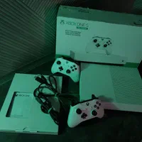 Xbox one S All digital یک ترا ، دو دسته تمیز|کنسول، بازی ویدئویی و آنلاین|مشهد, جانباز|دیوار
