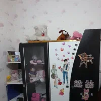 کمد لباسی ویترین نوجوان کاملا سالم در حد نو