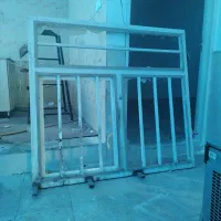 یک درب بایک پنجره|مصالح و تجهیزات ساختمان|قم, دروازه چوبی|دیوار