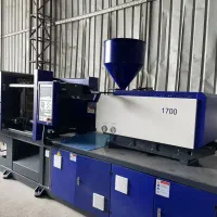 اپراتور دستگاه تزریق در قلعه نو املاک