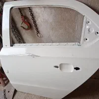 چند عدد گلگیر وچند عدد درب خودرو