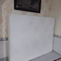 تخت دو نفره همرا تشک در حد خیلی نو