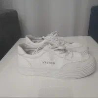 کفش سایز ۳۸ به ۳۹ هم میخوره