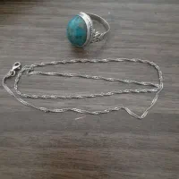 یک عدد انگشتر ویک زنجیر