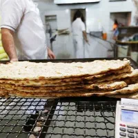 یک شاطر ماهر جهت کار در نانوایی با تنور گازی