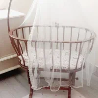 تخت کنار مادر برند ژیک