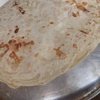 نان محلی وترشی مخلوط