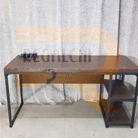 میز تحریر و کامپیوتر