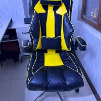 صندلی گیمنگ در حد نو بدون پارگی و ترک خوردگی