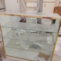 ویترین شیشه ای