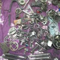 مقداری لوازم فابریکی هندا125 و چراغ جلو باکسر