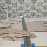 میزبرش پارچه کارگاهی میز با قیچی