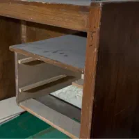 دو‌عدد میز چوبی مدیریت ‌‌و مدرس