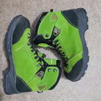 کفش کوهنوردی نوا سایز ۴۳|کیف، کفش، کمربند|قم, باغ شازده|دیوار