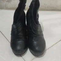 کفش سایز ۳۷