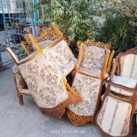 تعدادی مبل چوبی تعمیری سوزاندن