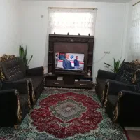 مبل به همراه میز تلوزیون
