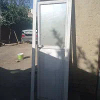 با عرض سلام یک در آلمینیوم نو بالاش اینه داره