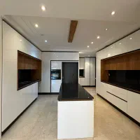 ۲۰۰متر/فرمانیه شرقی/تاپ لوکیشن/غرق نور/پر انرژی