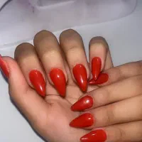 ارائه خدمات کاشت ناخن  با بهترین کیفیت