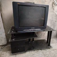 تلویزیون سامسونگ همراه با میز