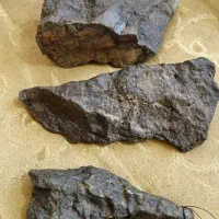 شهاب سنگ با چگالی ۲.۷