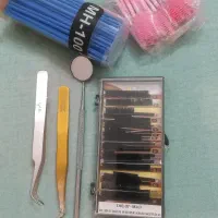 وسایل اکستنشن مژه در حد نو