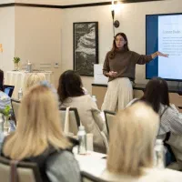 تدریس زبان انگلیسی‌ نوجوان و بزرگسال