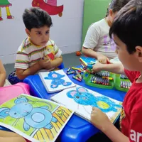 به یک مربی کودک با سابقه کار