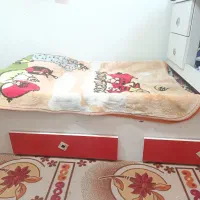 تخت نوجوان