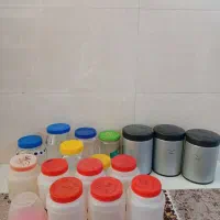 ظروف شیشه‌ای و پلاستیکی نگهدارنده